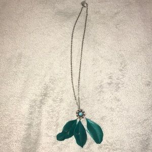 Feather pendant necklace